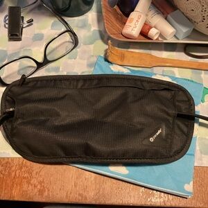 PacSafe Black slim travel bag.
